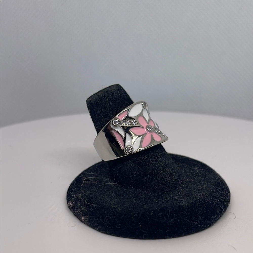 Silver plated pink and white floral enamel ring with zircon embellishment - Picture 6 of 7